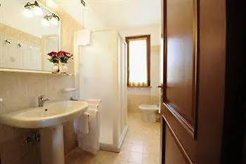 Nuove Terme سيرمِيوني